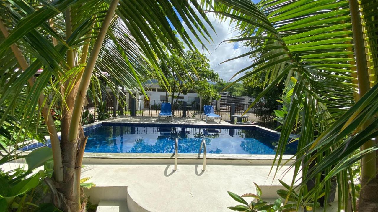 Rooms & Pool Macaws Увіта Екстер'єр фото